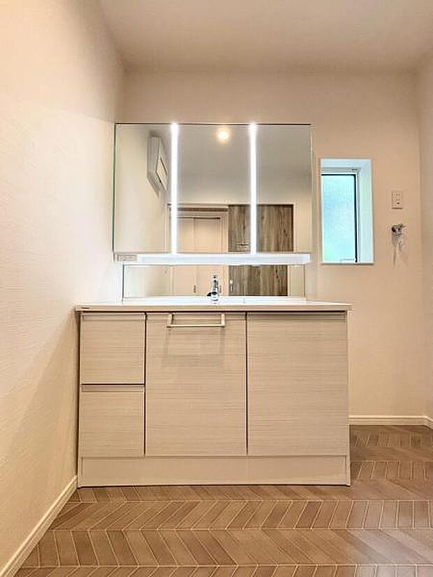 清潔感ある洗面台で気持ちも高まりますね!