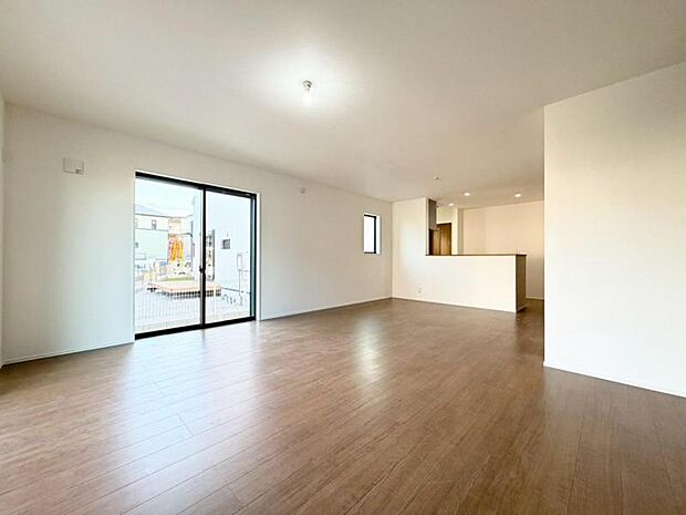 玄関のシューズインクローゼット。雨具、ベビーカー、自転車の空気入れ、工具や汚れてかさばる部活用品などの収納に便利。