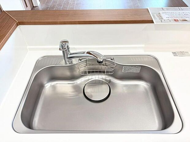 キッチンにはパントリーも完備。きれいに収納してキッチン回りもスッキリさせておけます。