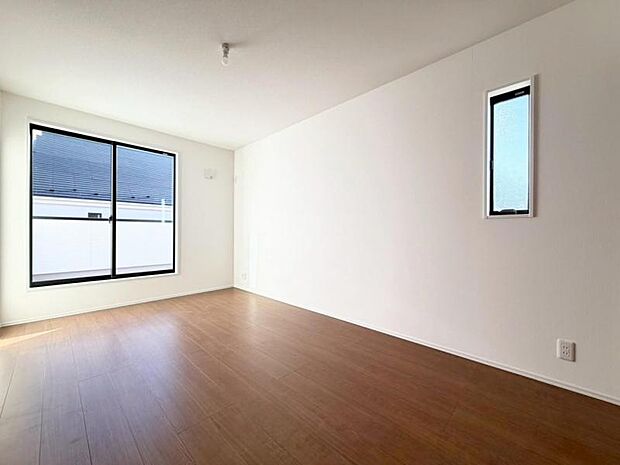 トイレは洗浄機能を標準完備、清潔な空間が印象的です。