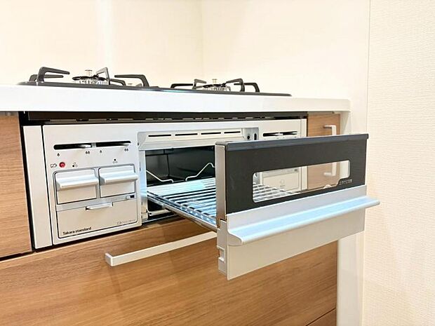 収納力豊富な広いパントリーは日々のものから、防災備蓄品のストックにも便利です。