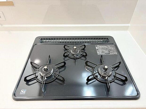 コンロは3口になっております！ お料理時間も短くなりもう一品食卓を彩れそうですね！ 
