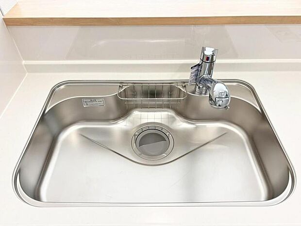 浄水器を内蔵した混合水栓。お料理の際に気軽に浄水が利用いただけます。