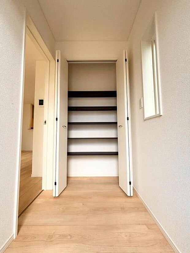収納力豊富なシューズクローゼットもある清潔感があふれる玄関です。