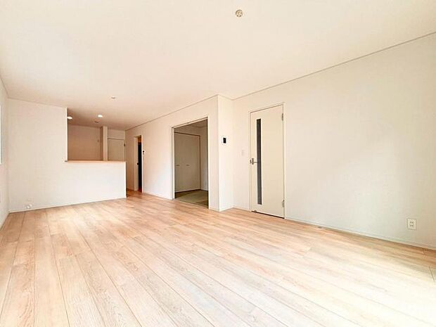 お店で見掛けた「あの家具」でも自由に配置できるゆとりのリビング空間。