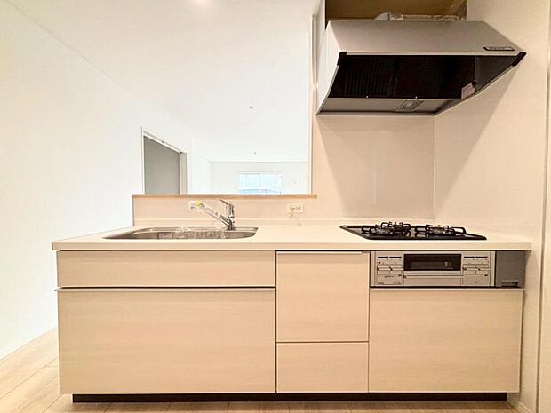 対面式キッチンは、ご家族の会話も増え、家事の合間にお子様に目が届くのも嬉しい設計です