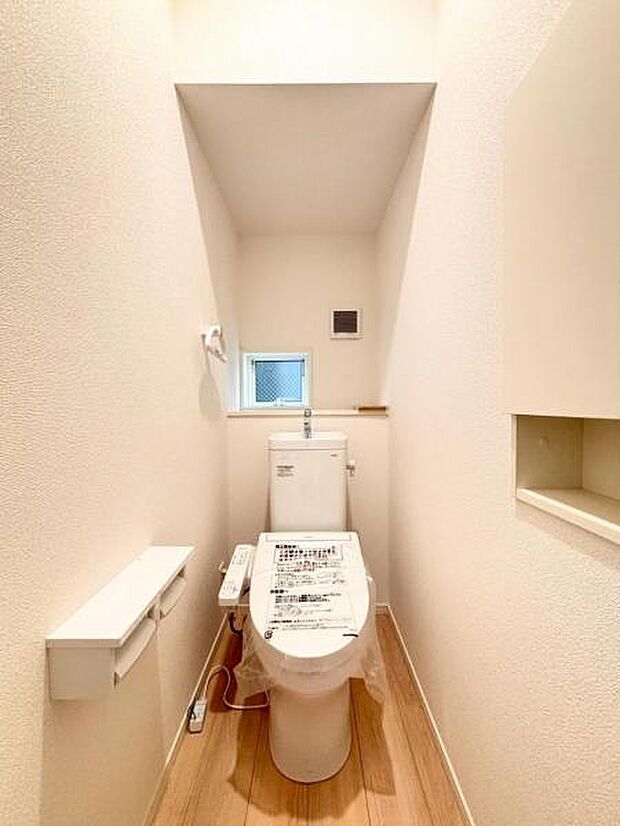 リビングの隣は和室。開閉させて、お子様を遊ばせても、客間としてもご利用頂けます。