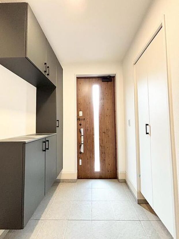 明るく素敵な玄関でご家族はもちろんお客様を迎え入れてくれます！