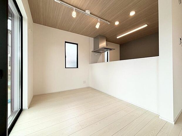 ダイニングテーブルやソファもこだわりたくなるような空間です！