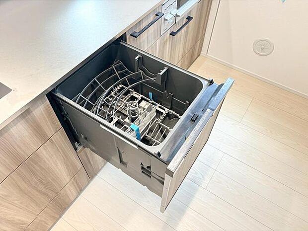 食洗器はキッチンのマストアイテムですね！食器洗いもボタン一つで済んじゃいます！
