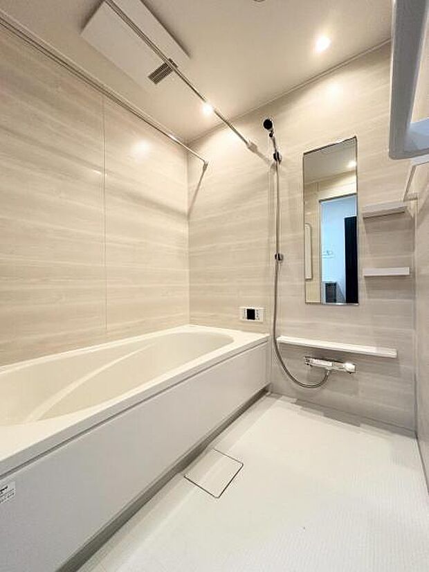 1日の疲れを取り心身を癒すことができる住まいの中のリラクゼーション空間。心からゆったりと寛いでいただけるよう、ゆとりのスペースを確保しております。