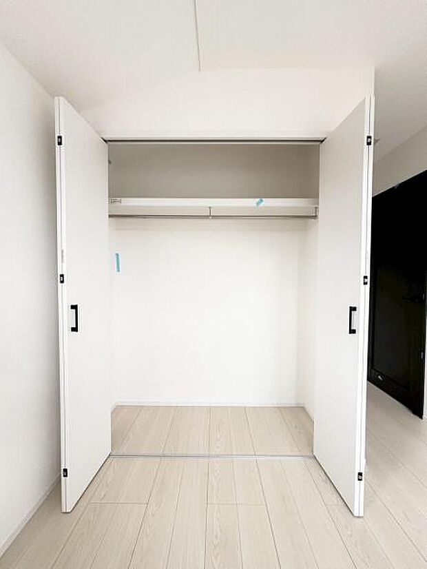 衣類もたくさんしまえます！お洋服が増えても大丈夫です！