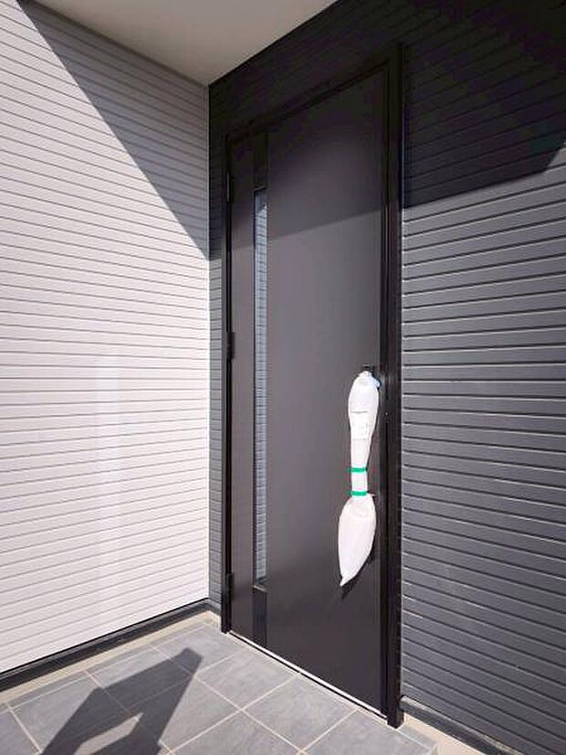 落ち着いた雰囲気の玄関アプローチ。全体のバランスも考慮した設計です