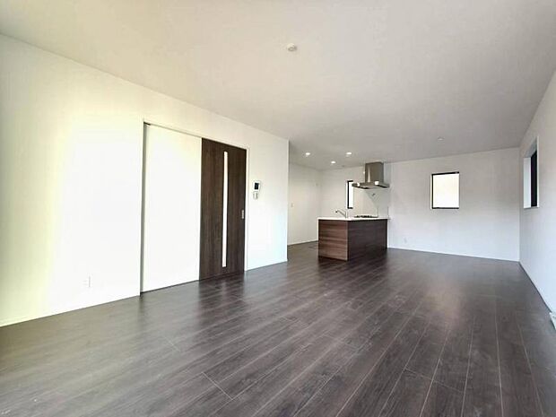 お店で見掛けた「あの家具」でも自由に配置できるゆとりのリビング空間。