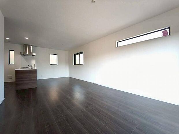 家族が集まる中心となる場所で大きなテレビや家具を、コミュニケーションスペースとして活用できます。