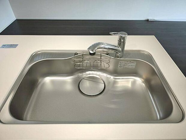 浄水器を内蔵した混合水栓。お料理の際に気軽に浄水が利用いただけます。