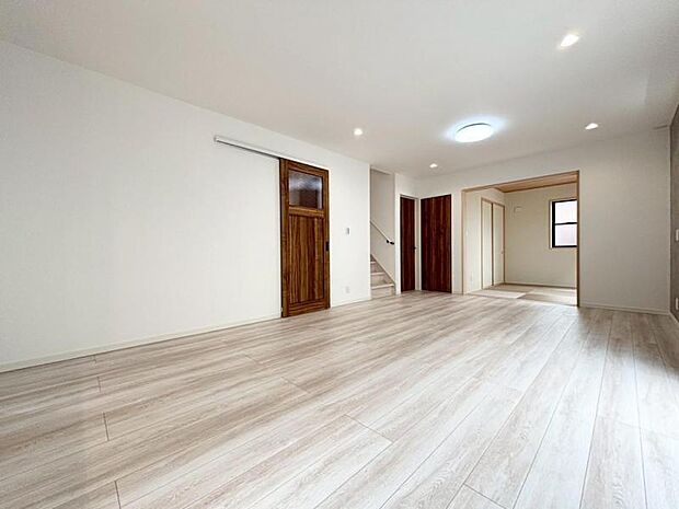 ダイニングテーブルやソファもこだわりたくなるような空間です！