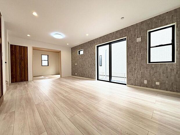 食卓も大空間のリビングで笑顔に包まれそうですね！