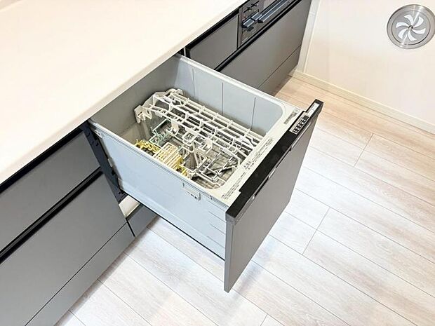 食洗器はキッチンのマストアイテムですね！食器洗いもボタン一つで済んじゃいます！