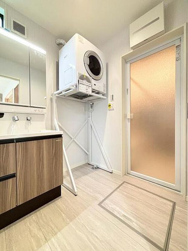 洗面室も広く取られ家事もしやすく複数人入っても大丈夫です！