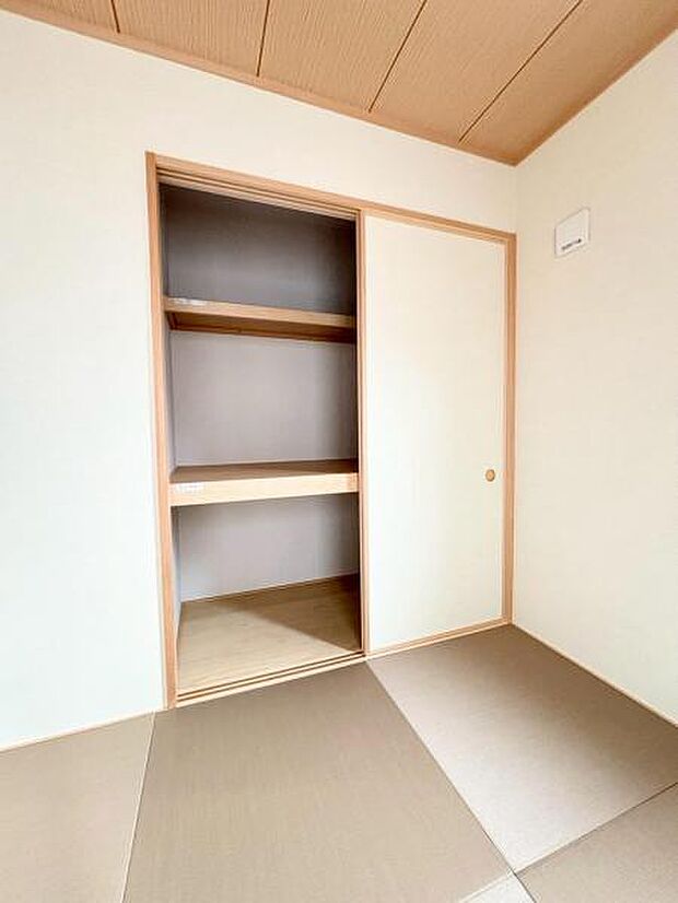 収納ボックスを置いて自分好みにできますね！