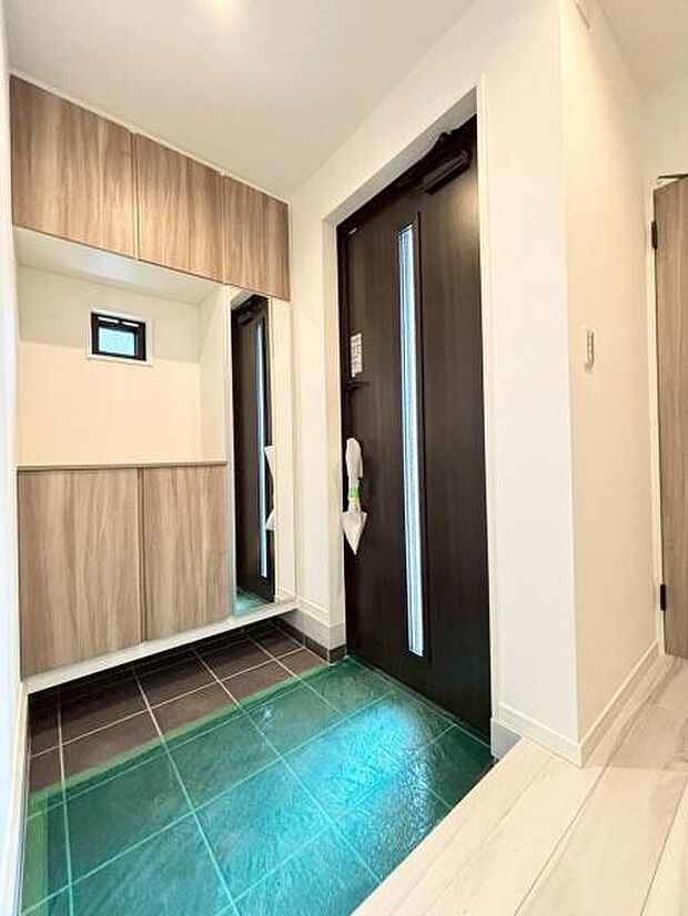 明るく素敵な玄関でご家族はもちろんお客様を迎え入れてくれます!