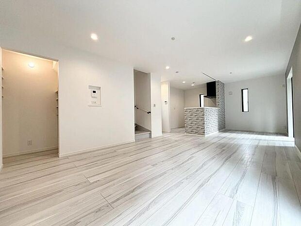 明るく素敵な玄関でご家族はもちろんお客様を迎え入れてくれます!