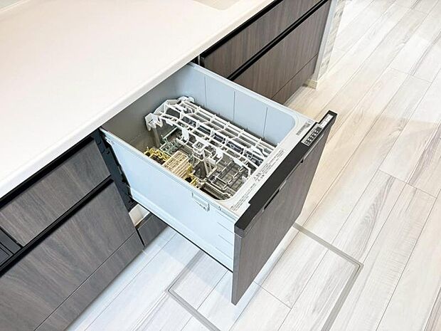 食洗器はキッチンのマストアイテムですね!食器洗いもボタン一つで済んじゃいます!