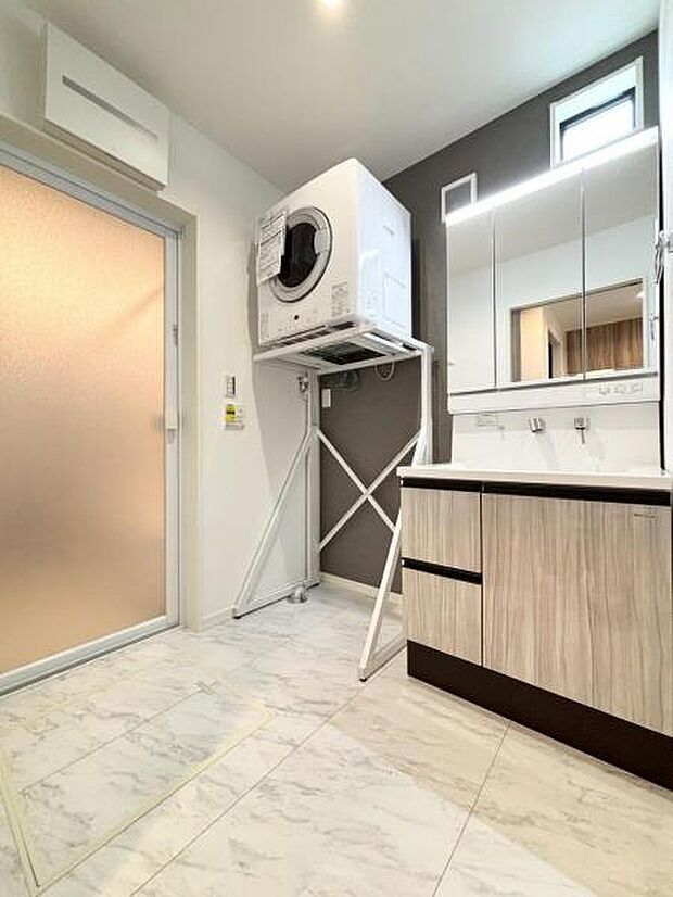 洗面室も広く取られ家事もしやすく複数人入っても大丈夫です!