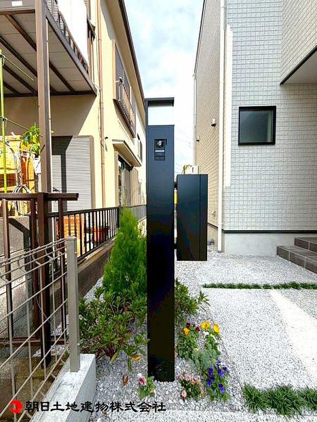 宅配ボックス付きの郵便ポストです!今はマストアイテムですね!