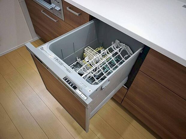 食洗器はキッチンのマストアイテムですね！食器洗いもボタン一つで済んじゃいます！