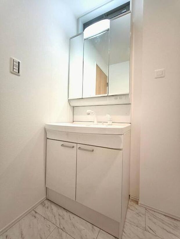 洗面室も広く取られ家事もしやすく複数人入っても大丈夫です！