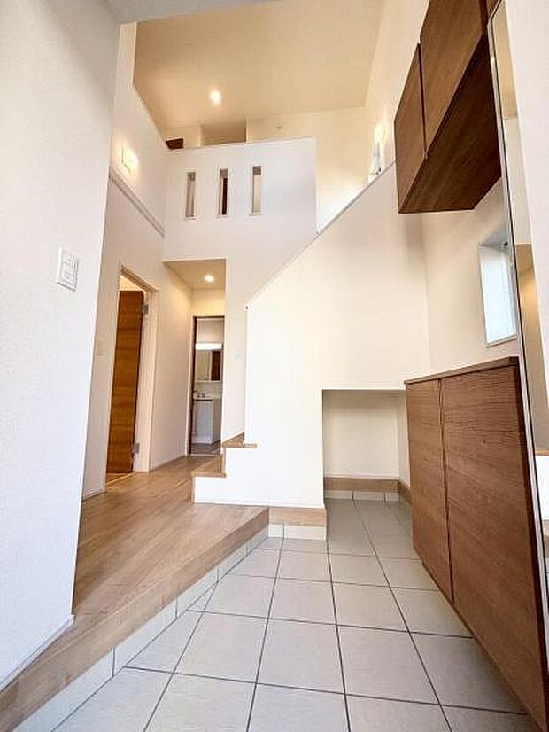 明るく素敵な玄関でご家族はもちろんお客様を迎え入れてくれます!