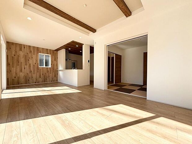 リビングにて笑顔たくさん、暖まる一家団欒の時間を