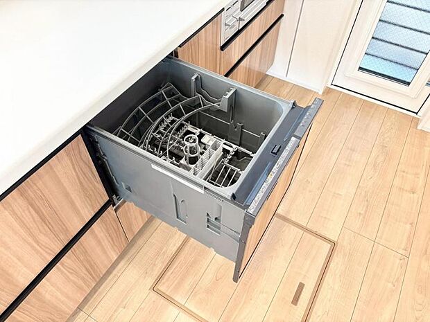 食洗器はキッチンのマストアイテムですね!食器洗いもボタン一つで済んじゃいます!