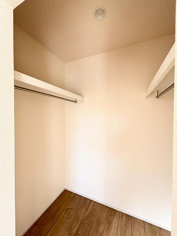 衣類もたくさんしまえます!お洋服が増えても大丈夫です!