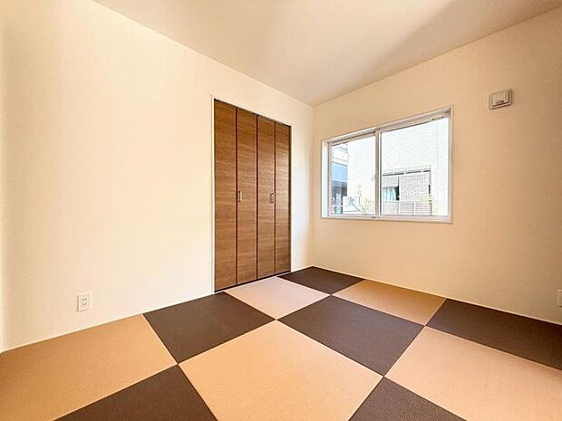 おうち時間に彩を。素敵な居室空間です。