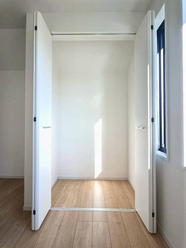 おかたづけ、とにかく入れて、閉めるだけ。それくらい大きな収納です！