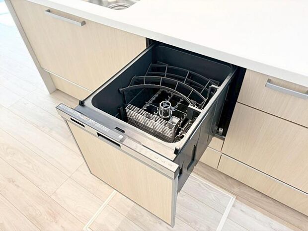 スイッチひとつで洗浄から乾燥まで自動で行い、家事の負担を減らすと共に、節水にも貢献します。