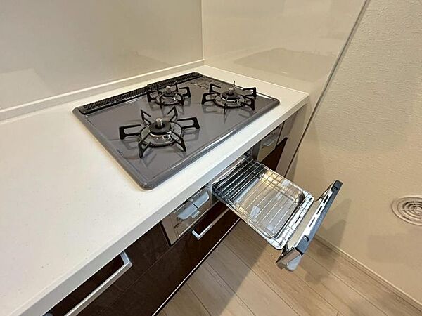 ■コンロは3口になっております！お料理時間も短くなりもう一品食卓を彩れそうですね！