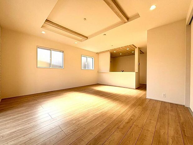 リビングにて笑顔たくさん、暖まる一家団欒の時間を