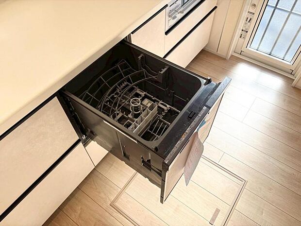 食洗器はキッチンのマストアイテムですね！ 食器洗いもボタン一つで済んじゃいます！ 