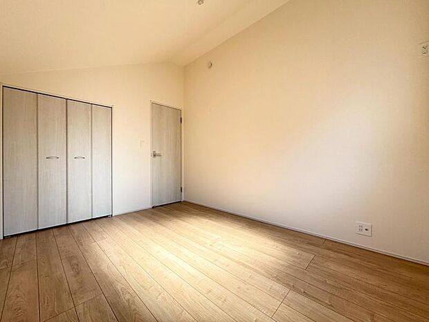 広々空間で家族一緒に寝れますね！