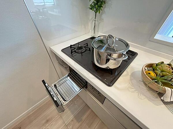 コンロは3口になっております！お料理時間も短くなりもう一品食卓を彩れそうですね！