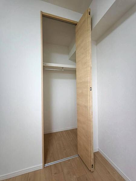 衣類もたくさんしまえます！お洋服が増えても大丈夫です！