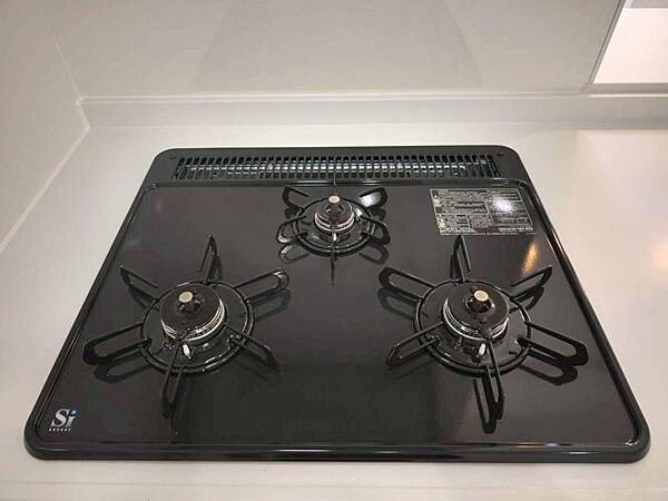 コンロは3口になっております！ お料理時間も短くなりもう一品食卓を彩れそうですね！