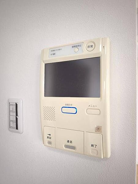 モニター付きのインターフォンですので予定外の来客も顔が見えますので安心して対応できますね！