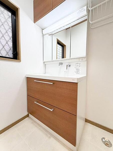 明るく美しい洗面化粧台が日常に彩りを添え心地よい暮らしを叶えます！