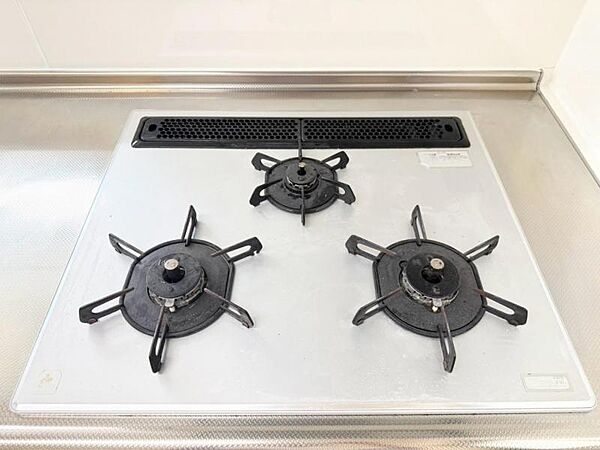 コンロは3口になっております！お料理時間も短くなりもう一品食卓を彩れそうですね！
