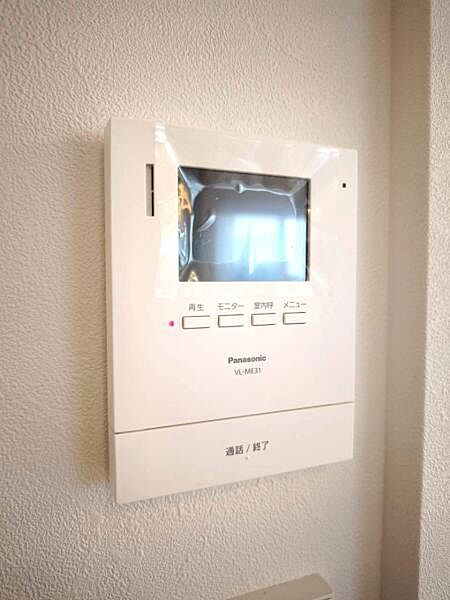 モニター付きのインターフォンですので予定外の来客も顔が見えますので安心して対応できますね！